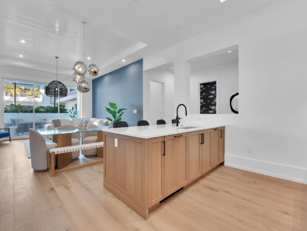 Super Posh Upscale Naples Condo Walk to Dining Olde Naples